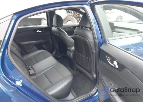 2021 Kia Forte Gt-Line z USA, uszkodzony, nr VIN 3KPF34AD8ME366182